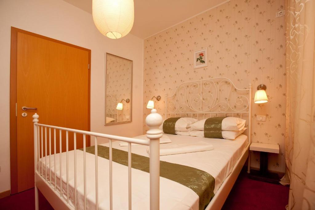 Pension Dinu Residence Timişoara Kamer foto