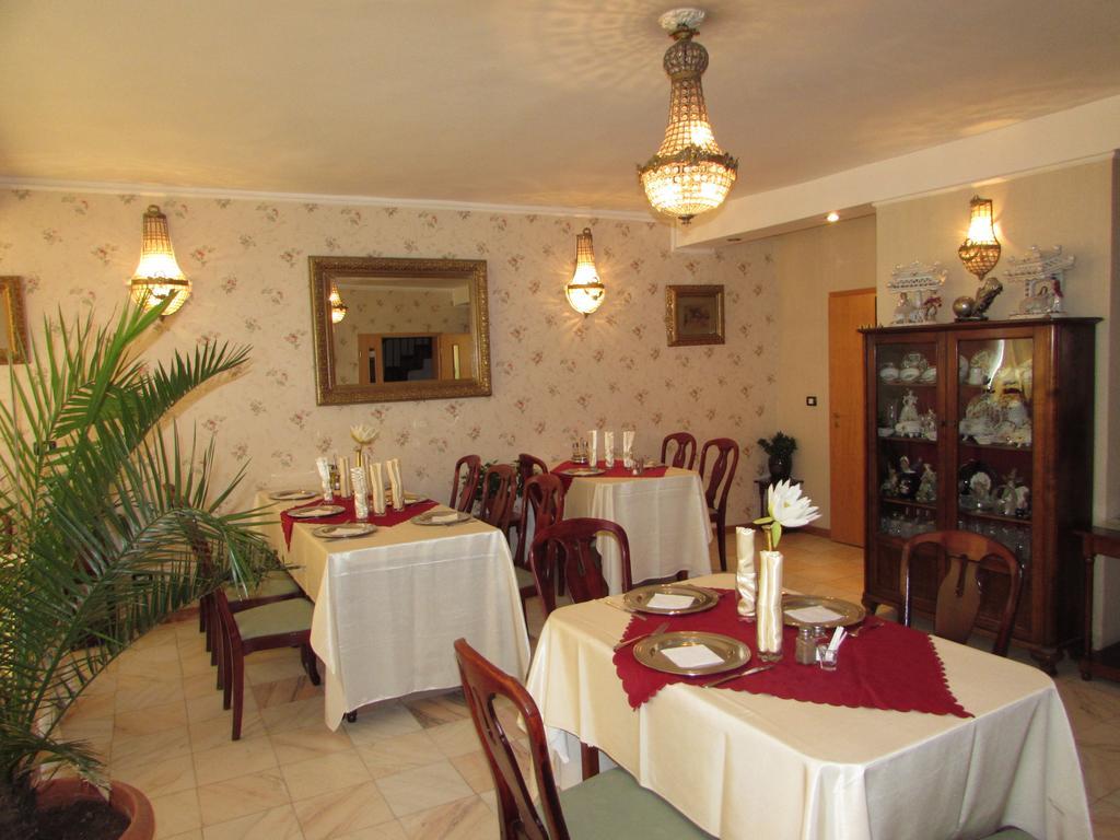 Pension Dinu Residence Timişoara Buitenkant foto