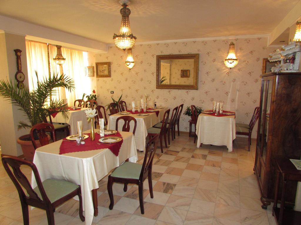 Pension Dinu Residence Timişoara Buitenkant foto