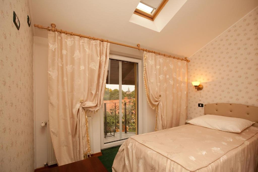 Pension Dinu Residence Timişoara Kamer foto